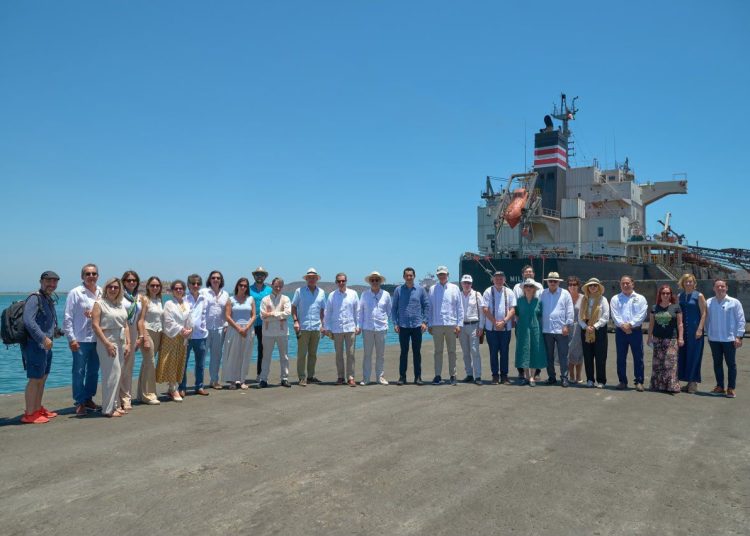 Gobernador Durazo refuerza alianza estratégica con Unión Europea; embajadores visitan Puerto de Guaymas