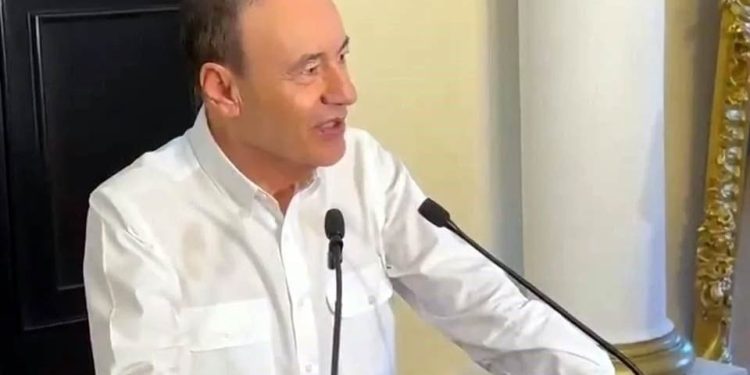 Durazo: ‘Casi sudo agua bendita’; afirma que tiene su visa vigente