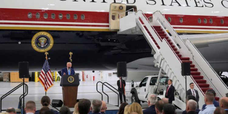 Trump presenta el nuevo avión presidencial Air Force One