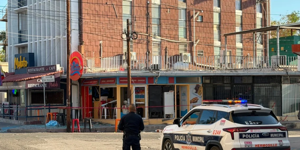 Explosión por acumulación de gas en negocio del centro de Hermosillo deja ocho lesionados