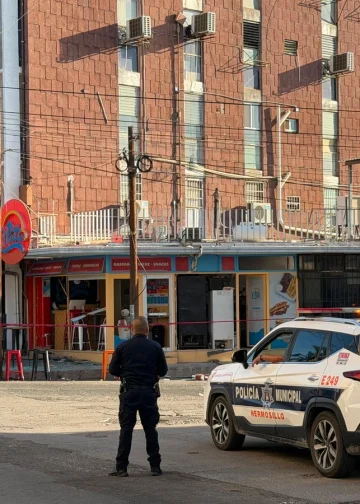 Explosión por acumulación de gas en negocio del centro de Hermosillo deja ocho lesionados