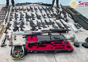 Fuerzas federales aseguran arsenal en Sinaloa; una avioneta y 24 kilos de ‘coca’ en BC