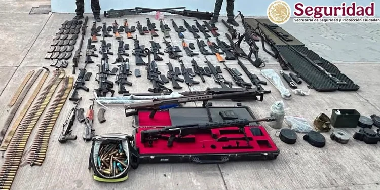 Fuerzas federales aseguran arsenal en Sinaloa; una avioneta y 24 kilos de ‘coca’ en BC