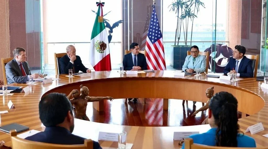 Revisan México y EU agenda migratoria