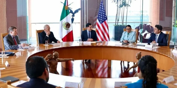 Revisan México y EU agenda migratoria