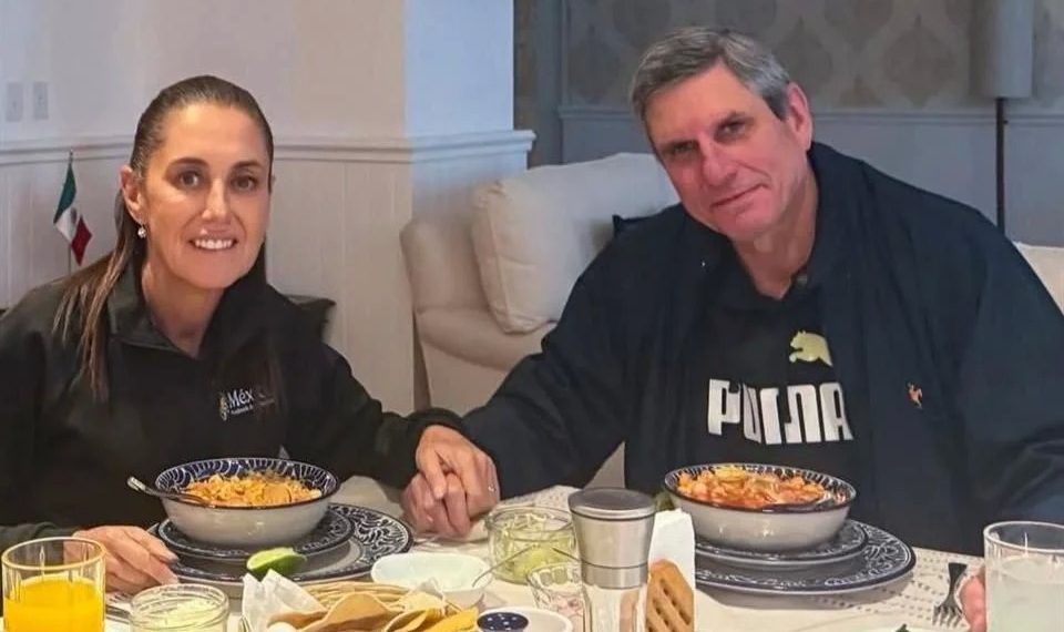 Festeja Sheinbaum cumpleaños con pozole en Palacio