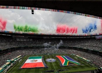 México hace historia al inaugurar su tercer Mundial de futbol entre música latina y miles de aficionados