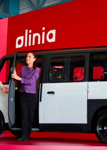Sheinbaum presenta prototipo de Olinia, el primer vehículo eléctrico mexicano
