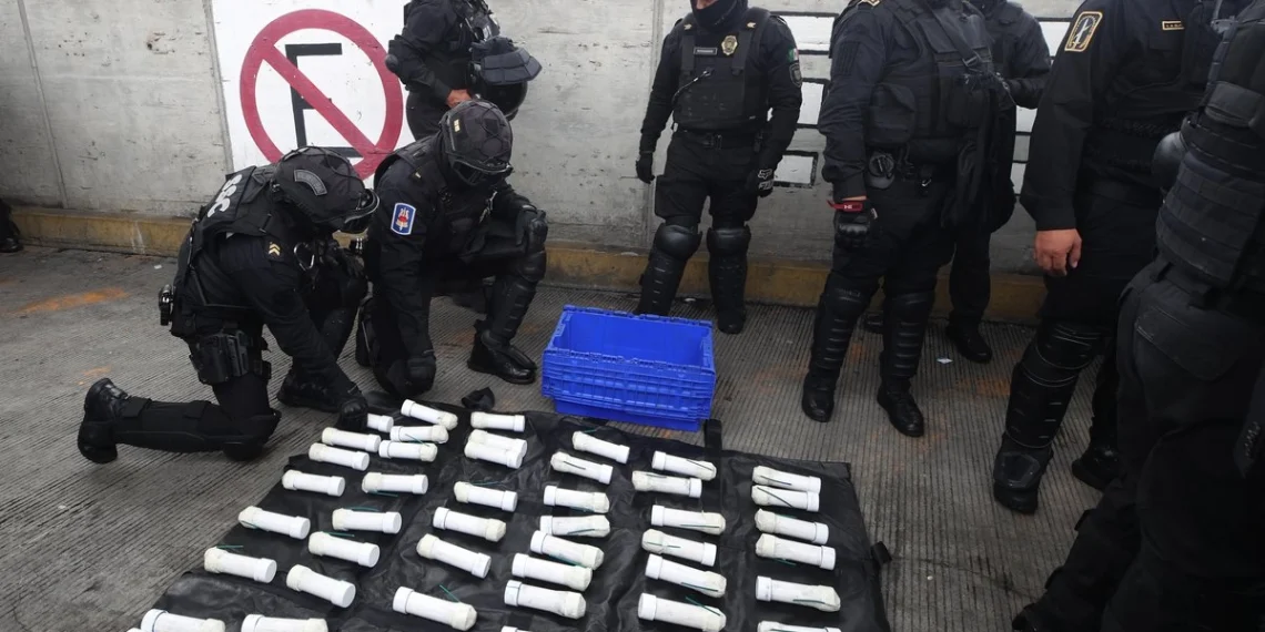 Sin detenidos tras decomiso de explosivos en camión de normalistas de Ayotzinapa: Sheinbaum
