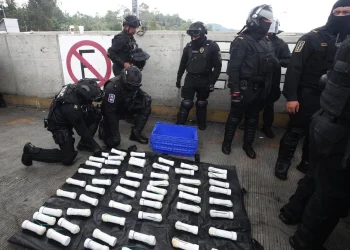 Sin detenidos tras decomiso de explosivos en camión de normalistas de Ayotzinapa: Sheinbaum