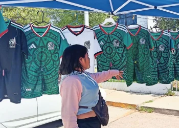 Crece el entusiasmo de aficionados por vestir ‘la verde’… ‘pirata’