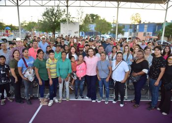 Respaldan hermosillenses a Lorenia Valles en asamblea municipal