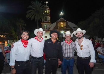 Cabalgata con causa reúne a más de 300 jinetes en apoyo a la iglesia de San Pedro El Saucito
