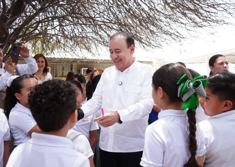 Bazar Escolar de DIF beneficia economía de familias para siguiente regreso a clases