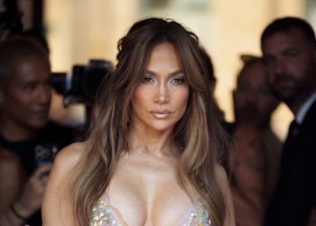 Jennifer Lopez revela a su diseñador favorito