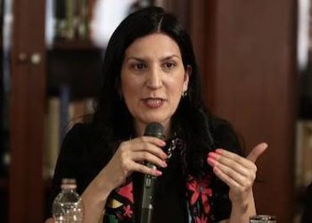 Kenia López se lanza contra el INE