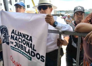 Jubilados piden a Sheinbaum atención a sus demandas
