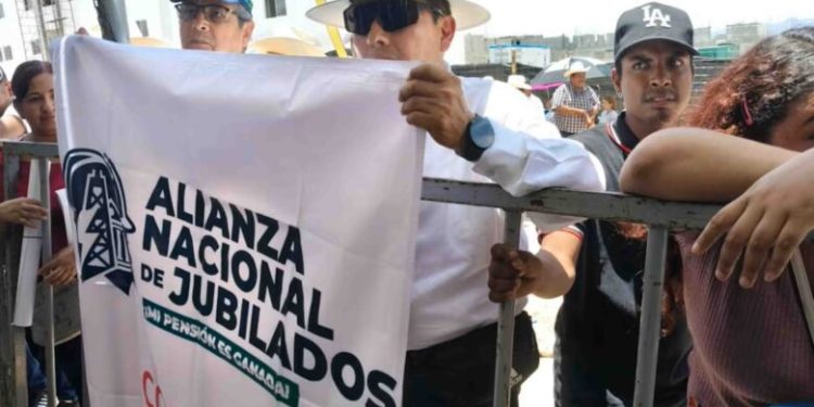 Jubilados piden a Sheinbaum atención a sus demandas