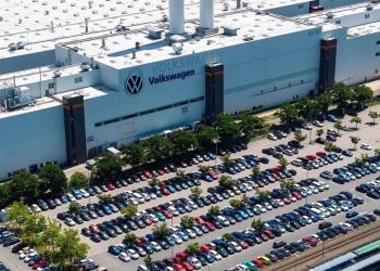 Agrava VW su crisis con una nueva caída de ventas mundiales