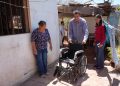 Ramón Flores fortalece el apoyo social con entrega de sillas de ruedas a familias de Guaymas