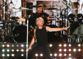 Bon Jovi detiene concierto en el Madison Square Garden por problemas de salud