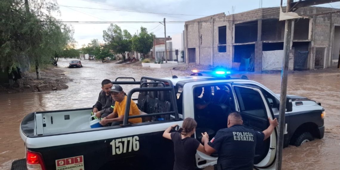 Policía Estatal brinda apoyo a la ciudadanía durante las lluvias en municipios de Sonora