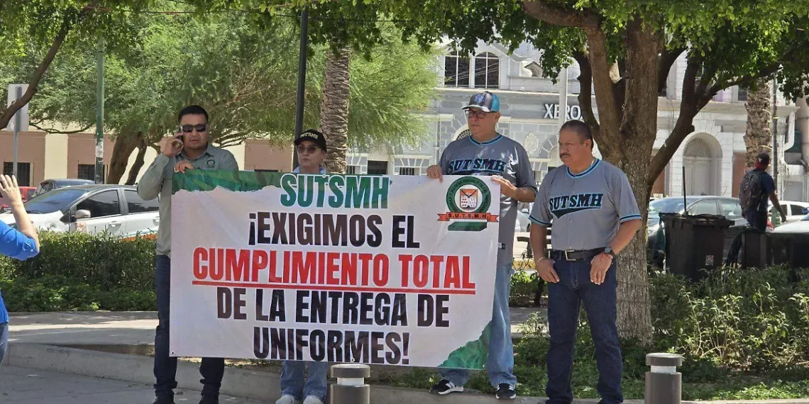 Trabajadores del Ayuntamiento de Hermosillo protestan por cambio de Isssteson a Salud H