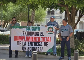 Trabajadores del Ayuntamiento de Hermosillo protestan por cambio de Isssteson a Salud H