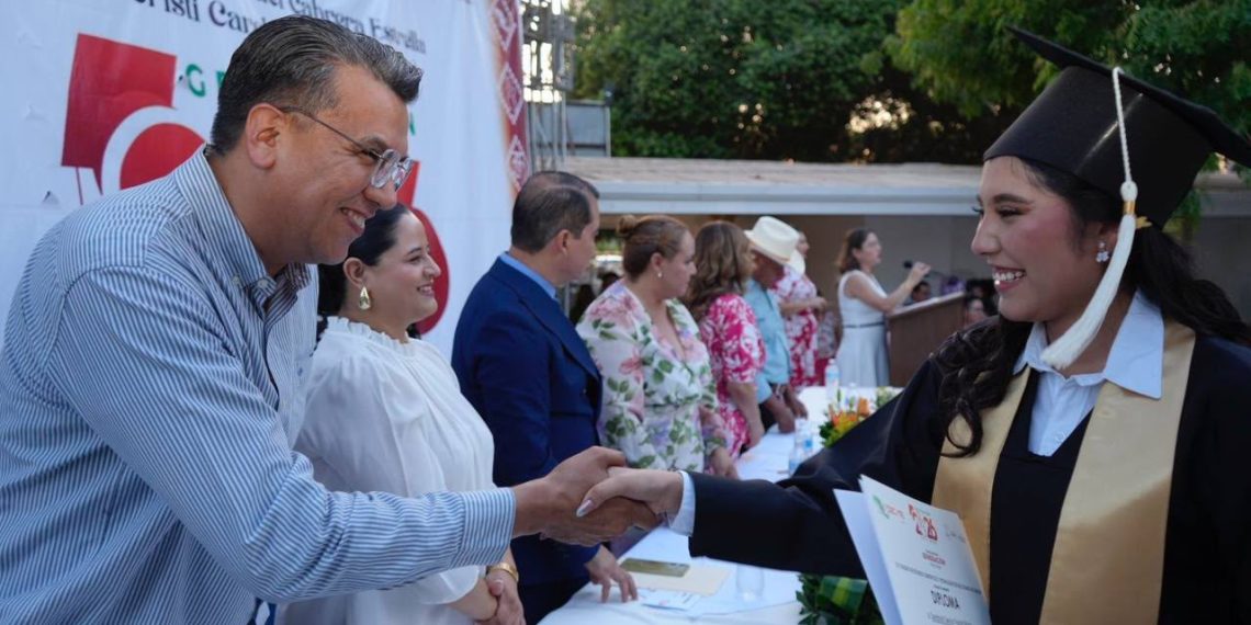 Con orgullo y emoción, Ramón Flores apadrina a la generación 2023-2026 del CECYTE Pótam