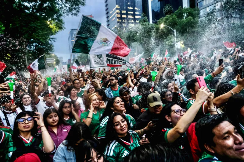 Los casos de covid repuntan tras festejos por los primeros triunfos de la selección mexicana