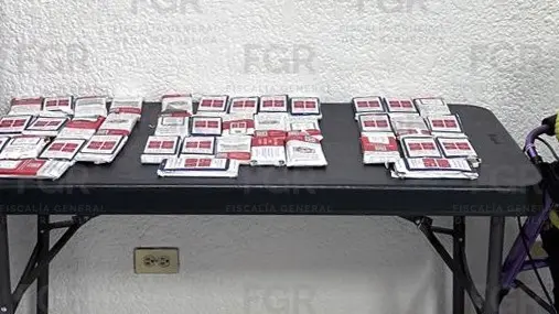 FGR decomisa más de 300 mil dólares en autobús
