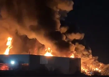 Explosión y voraz incendio arrasa con bodegas en carretera a Kino
