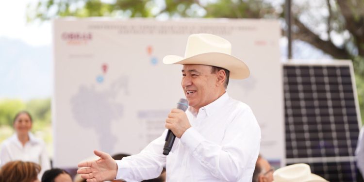 Gobernador Durazo lleva energía solar a hogares para reducir hasta 70% el recibo de luz