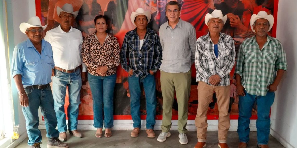 Ramón Flores refrenda compromiso de trabajo conjunto con autoridades tradicionales yaquis de Huirivis