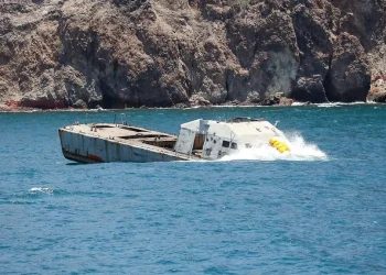 La bahía de San Carlos suma un nuevo arrecife artificial con el hundimiento del exbuque ARM Mariscal