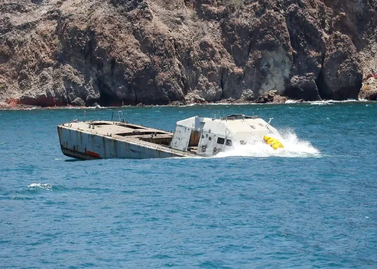 La bahía de San Carlos suma un nuevo arrecife artificial con el hundimiento del exbuque ARM Mariscal