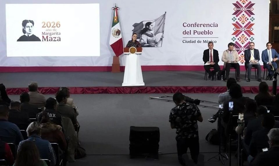 Critica Claudia Sheinbaum a políticos que acudieron al estadio