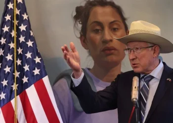 Responde Ken Salazar a Sheinbaum: no mentí