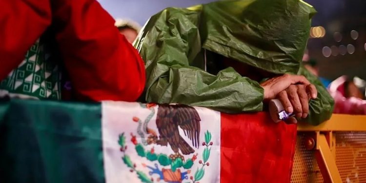 Apaga Inglaterra el festejo; desalojan el Ángel en CDMX