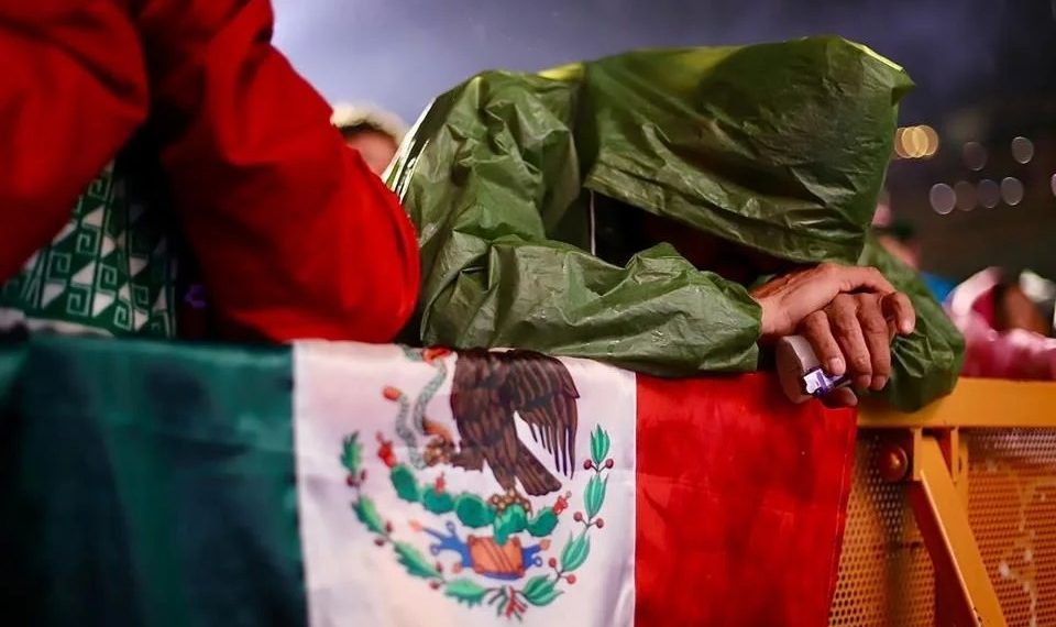 Apaga Inglaterra el festejo; desalojan el Ángel en CDMX