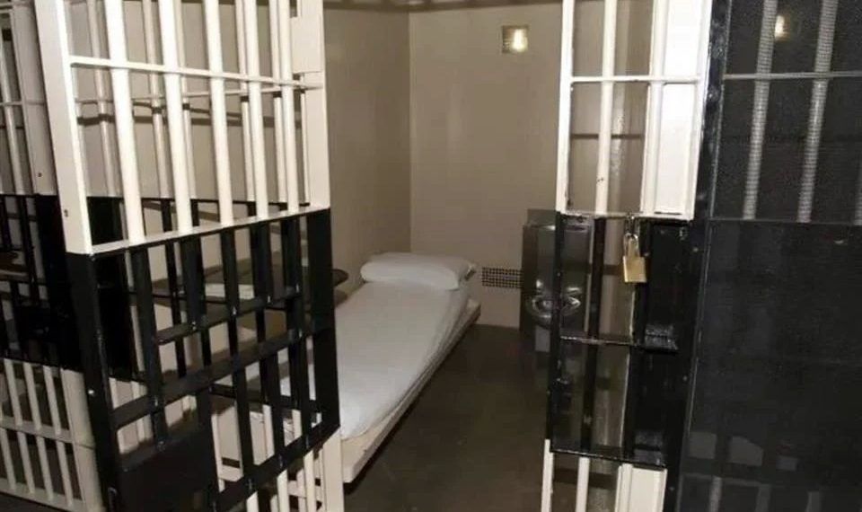 Escapan tres internos de penal de Hermosillo