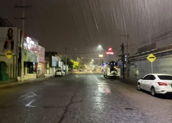 Lluvias y fuertes vientos sorprenden a Hermosillo; un vuelo fue desviado por el clima