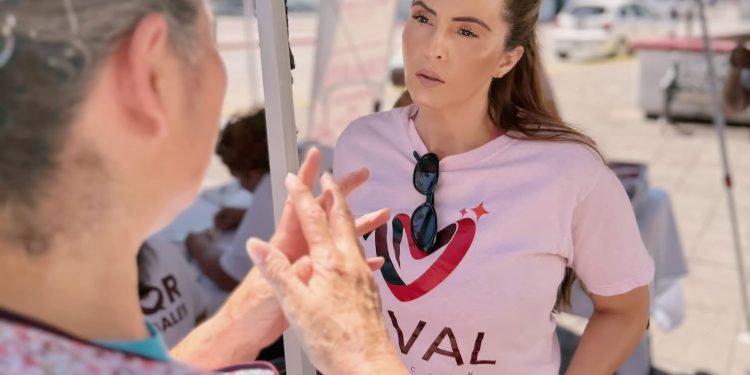 Diputada Marcela “Maval” Valenzuela acerca jornadas de salud visual a familias de Nogales