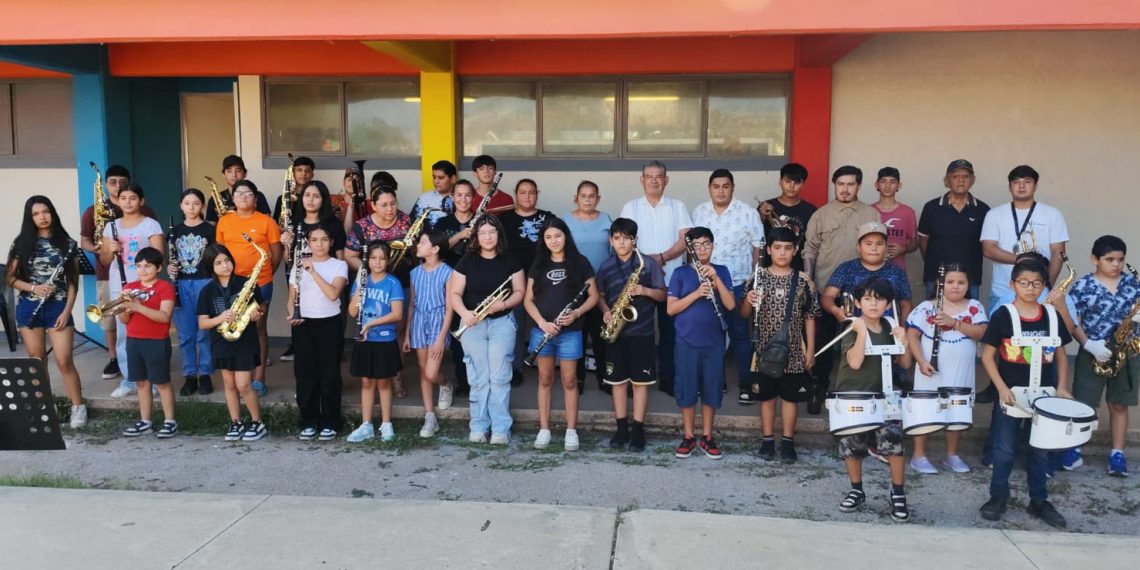 Diputado Próspero Valenzuela Muñer, fortalece el legado de la Banda Juvenil Municipal de Navojoa con la entrega de 42 instrumentos