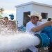 Lleva Jorge Alberto Elías Retes agua a comunidades Bahuises y los Buayums