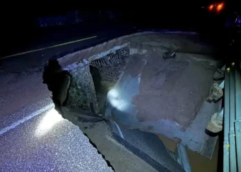 Colapsa puente por copiosas lluvias y obliga a cierre de carretera Agua Prieta-Janos