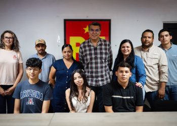 Jóvenes sonorenses obtienen beca del 100% para estudiar Medicina gracias a gestión encabezada por Ramón Flores