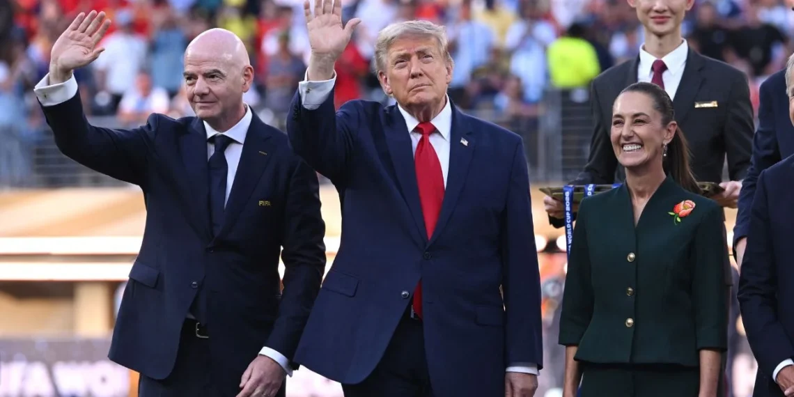 Sheinbaum participa en la entrega de la Copa del Mundial 2026