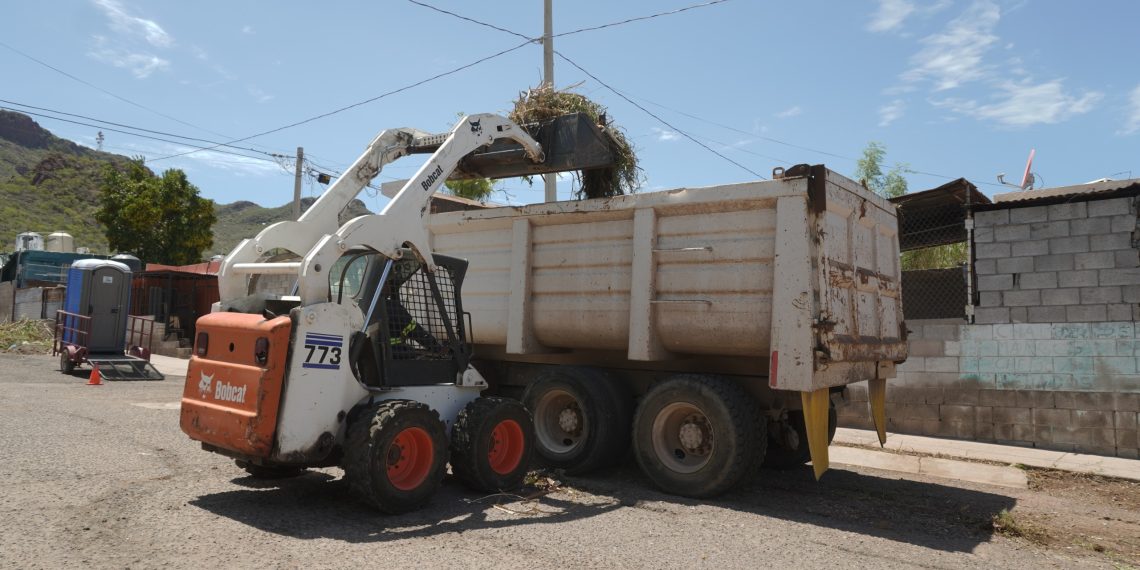Lleva Ayuntamiento de Guaymas jornada integral de limpieza y mejoramiento urbano a Ocotillo 1