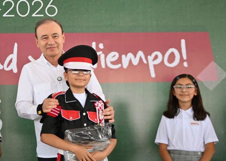 Entrega Gobernador Durazo más de 35 mil uniformes gratuitos en Cajeme antes del inicio de ciclo escolar